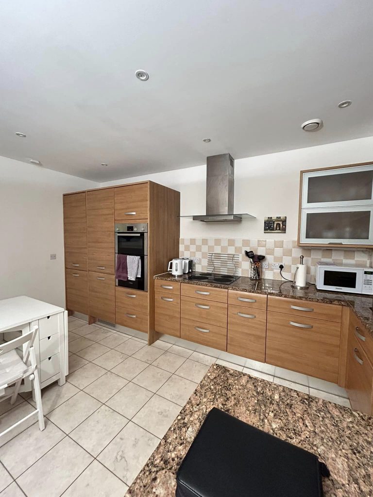 Transformation of an Edinburgh vinyl wrap kitchen Ian Merriman Hand